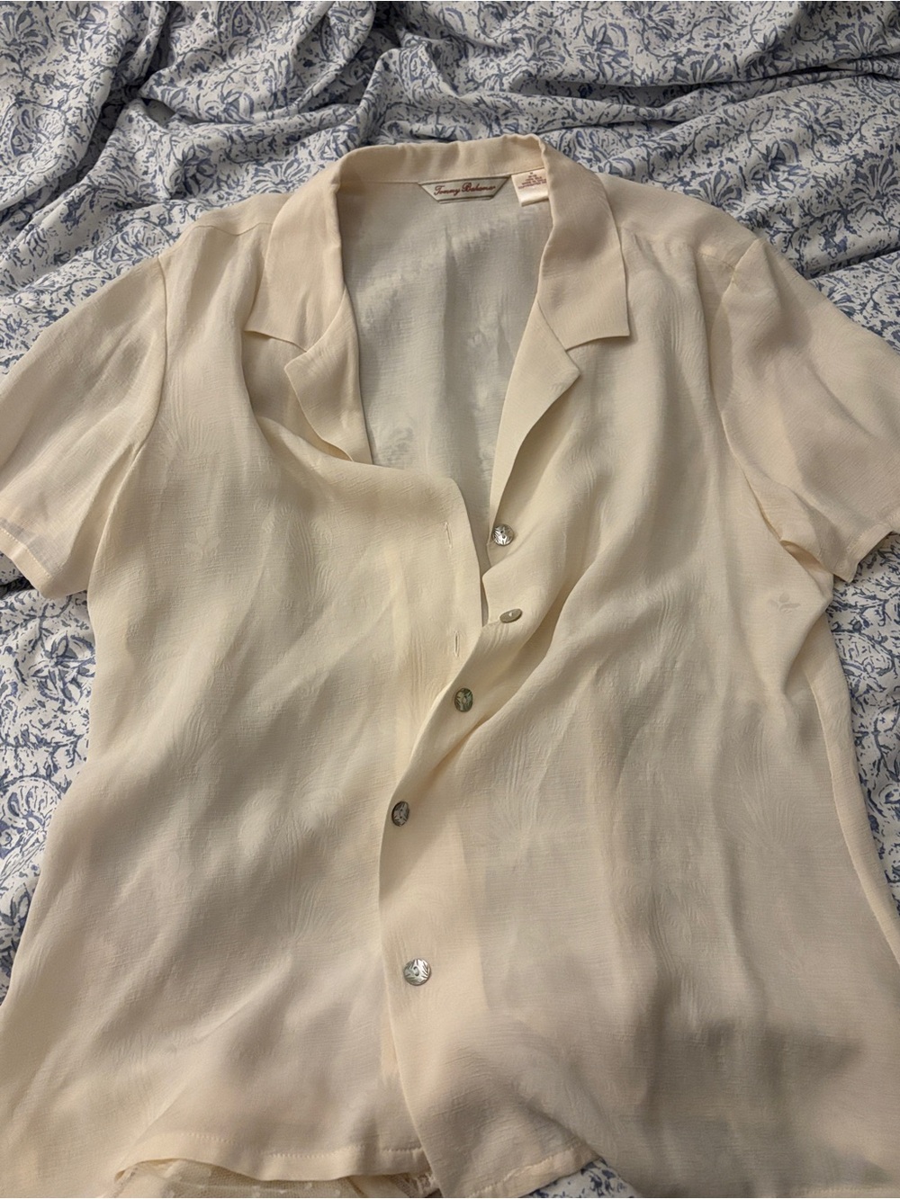 Tommy Bahama Cream Short Sleeve Button-Up Blouse 100% silk